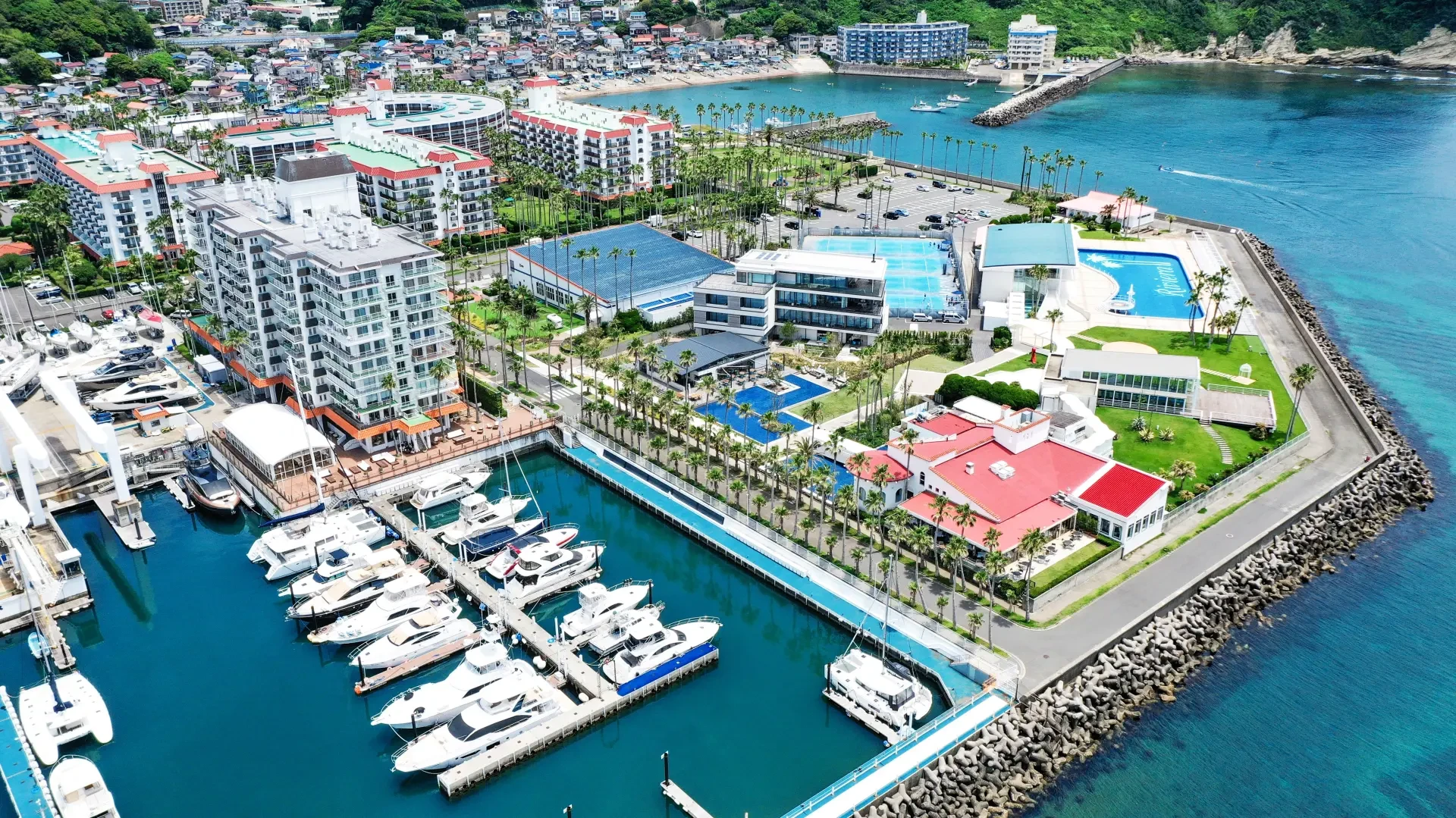 Toàn cảnh bến thuyền Riviera Zushi Marina tại Kanagawa Nhật Bản