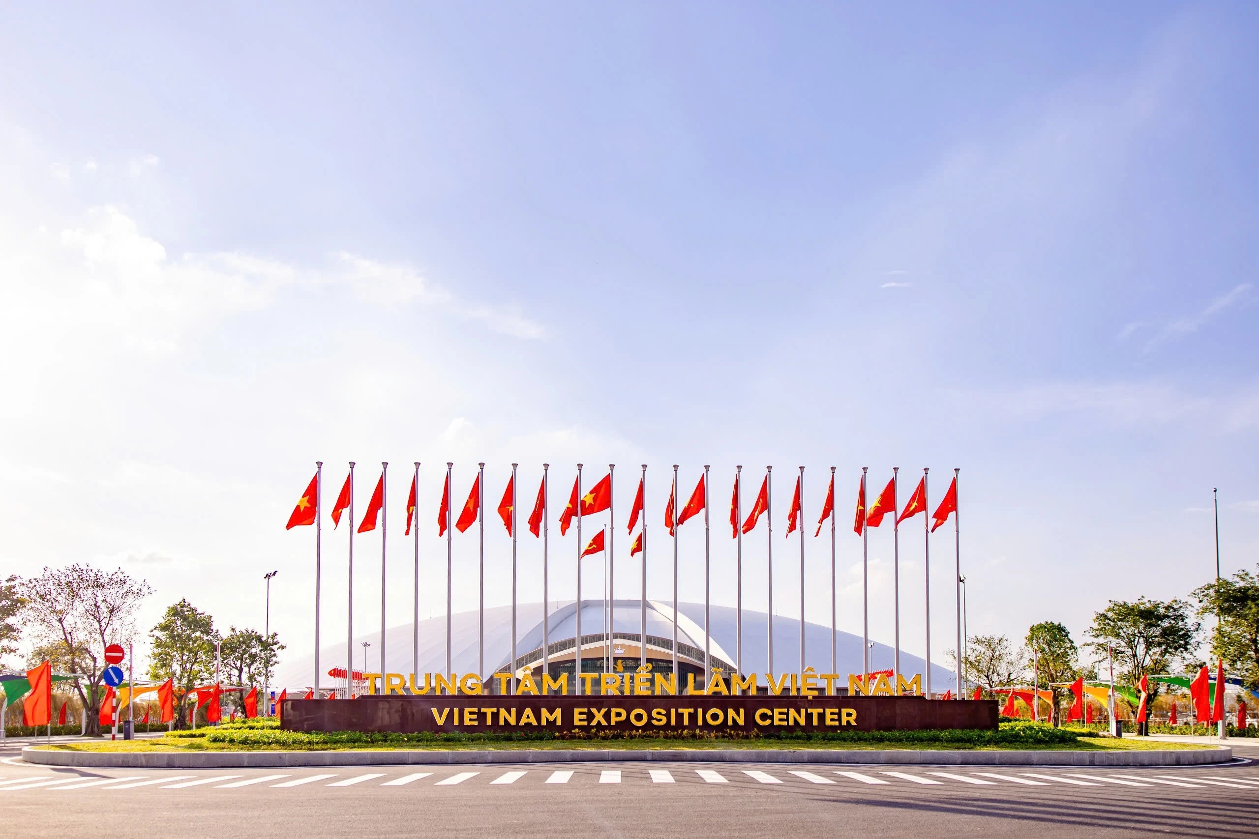 Nhà triển lãm Kim Quy là công trình trung tâm của tổ hợp Hội chợ Triển lãm Việt Nam tại Vinhomes Global Gate.